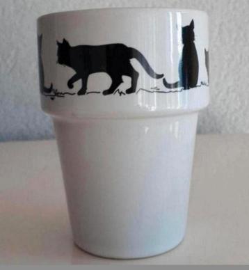 Melkbeker Zwarte Katten beschikbaar voor biedingen