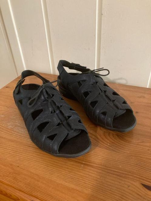 Zomerse donkerblauwe open leren pumps van Durea, maat 38,5 H, Kleding | Dames, Schoenen, Zo goed als nieuw, Pumps, Blauw, Verzenden