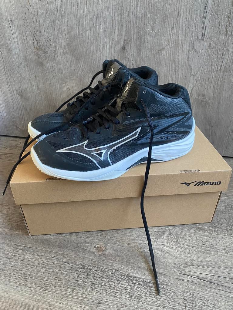 Mizuno zaalschoenen maat 38 - Thunder blade Z mid, Ophalen of Verzenden, Zo goed als nieuw, Schoenen