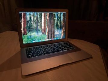  Apple Macbook Air - i5 - 8GB - SSD - Sequoia  beschikbaar voor biedingen