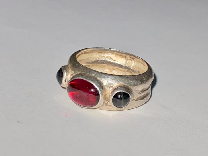 Ring handgemaakt stersaffier robijn, Sieraden, Tassen en Uiterlijk, Kettingen, Zo goed als nieuw, Zilver, Blauw, Met edelsteen