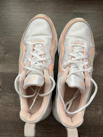 Nike Sneakers beschikbaar voor biedingen