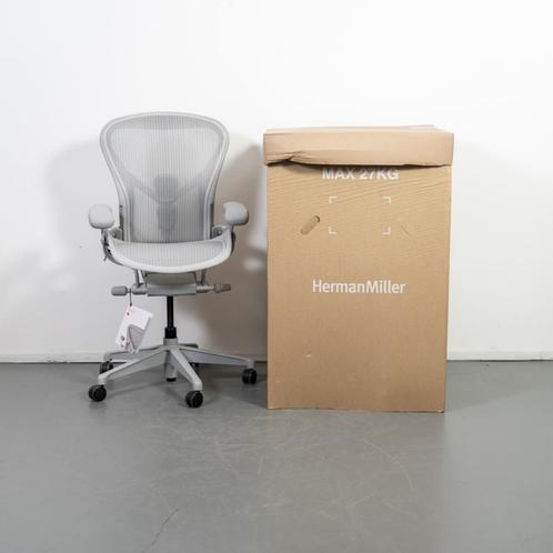 2x Herman Miller Aeron Remastered Mineral/Satijn - Maat B, Huis en Inrichting, Bureaustoelen, Nieuw, Bureaustoel, Grijs, Ergonomisch
