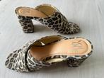 muiltjes dierenprint maat 39, Overige kleuren, Zo goed als nieuw, Sandalen of Muiltjes, Ophalen of Verzenden