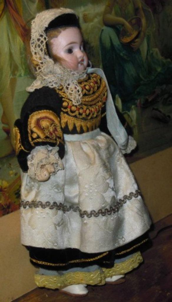 Antieke Franse pop met porseleinen hoofd - Bretagne, Antiek en Kunst, Antiek | Speelgoed, Ophalen of Verzenden