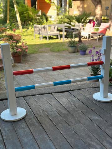 Kinderspel springhorde van licht hout beschikbaar voor biedingen