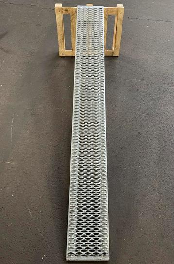 Rijplaten staal - per stuk - 250 x 30 cm beschikbaar voor biedingen