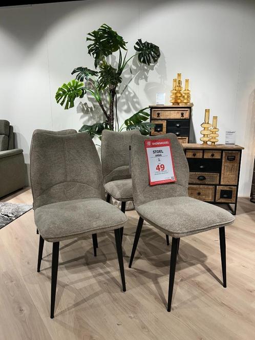 Eetkamerstoelen Anna (4 stuks voor €196), Huis en Inrichting, Stoelen, Zo goed als nieuw, Vier, Metaal, Stof, Grijs, Ophalen