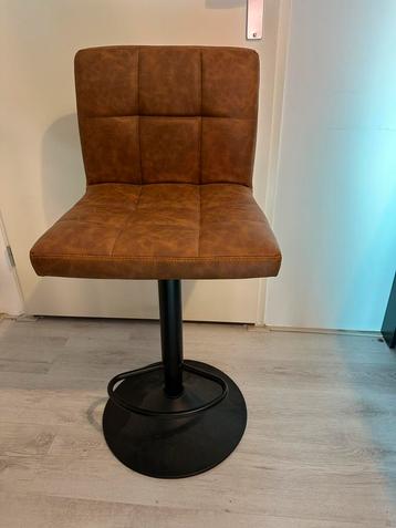 Cognac vintage barkrukken evt met kookeiland beschikbaar voor biedingen