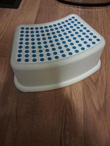 Kinder Opstapje - Handig voor de Kleintjes! beschikbaar voor biedingen