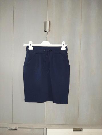 Mooi tricot rok donkerblauw 152 Port Lavande als nieuw!

 beschikbaar voor biedingen