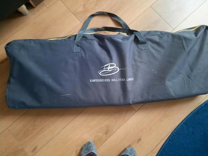 Te koop aangeboden een z.g.a.n.Bollitura Largo kampeerkeuken, Caravans en Kamperen, Kampeermeubelen, Zo goed als nieuw, Ophalen