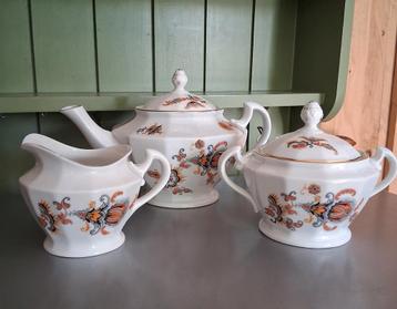 Petrus Regout 1930 theepot suiker & melk kannetje.
 beschikbaar voor biedingen