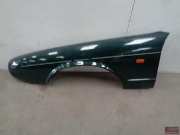 Spatbord links groene kleur deze heeft beetje werk onder aan beschikbaar voor biedingen