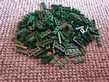 Partij N139=200x Nieuwe Lego plaatjes 1x3 donker groen beschikbaar voor biedingen