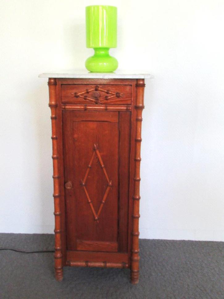 vintage houten nachtkastje met marmer blad, Huis en Inrichting, Slaapkamer | Nachtkastjes, Gebruikt, 70 cm of meer, Minder dan 45 cm