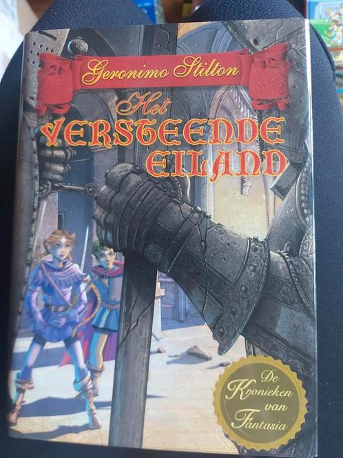 Geronimo Stilton - Het Versteende Eiland, Boeken, Fantasy, Zo goed als nieuw, Ophalen of Verzenden