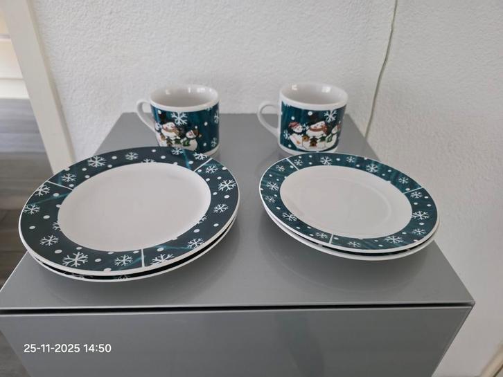 Winter Servies - Borden en Kopjes, Huis en Inrichting, Keuken | Servies, Zo goed als nieuw, Bord(en), Overige stijlen, Aardewerk
