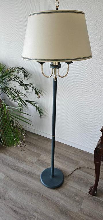 Antieke staanlamp  beschikbaar voor biedingen