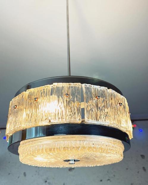 2 stuk grote zware vintage hanglampen Doria Leuchten ijsglas, Huis en Inrichting, Lampen | Hanglampen, Zo goed als nieuw, 75 cm of meer