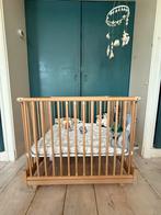 Grenen baby box op wielen, Kinderen en Baby's, Boxen, Ophalen of Verzenden, Zo goed als nieuw, Boxkleed