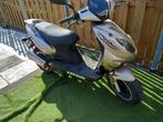 tekoop snor scooter merk keeway € 450, Fietsen en Brommers, Snorfietsen en Snorscooters, Ophalen, Zo goed als nieuw, Benzine, Overige merken