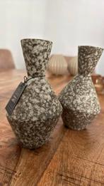 2 leuke vaasjes 17 cm hoog, Huis en Inrichting, Woonaccessoires | Vazen, Steen, Overige kleuren, Nieuw, Ophalen of Verzenden