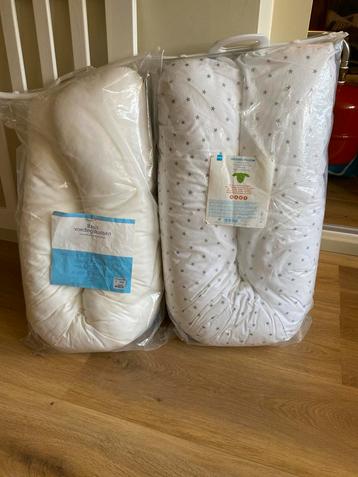 Voedingskussen twee stuks beschikbaar voor biedingen