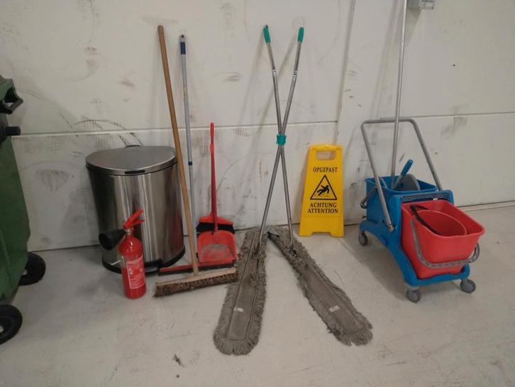 Complete set schoonmaakspullen, Doe-het-zelf en Verbouw, Overige Doe-het-zelf en Verbouw, Gebruikt, Ophalen