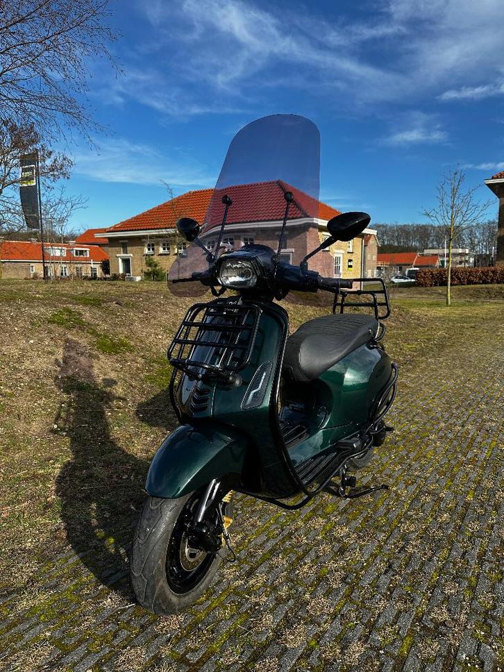 Vespa sprint full option, Fietsen en Brommers, Scooters | Vespa, Zo goed als nieuw, Vespa S, Maximaal 25 km/u, Benzine, Ophalen