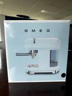 NIEUW Smeg espressomachine ECF02BLEU zwart, Nieuw, 2 tot 4 kopjes, Ophalen of Verzenden, Afneembaar waterreservoir