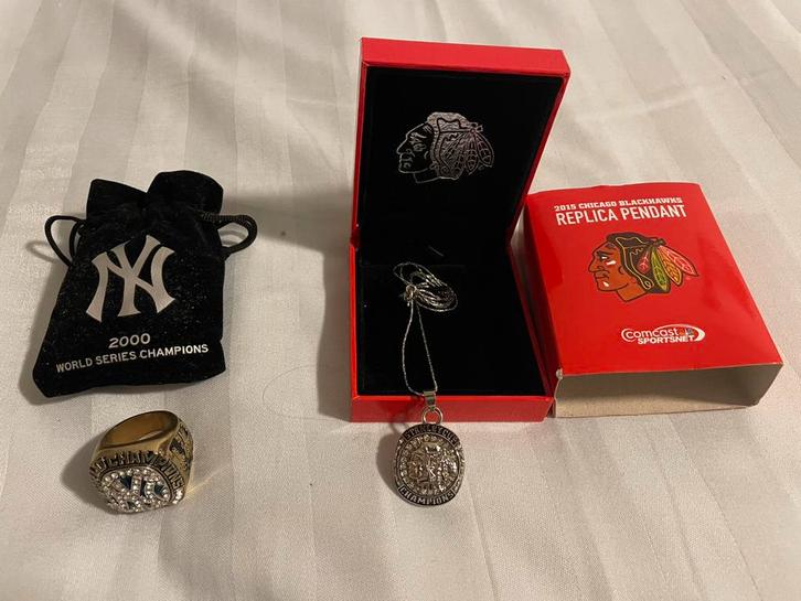 Te koop: replica ring Yankees en replica hanger Blackhawks, Verzamelen, Sportartikelen en Voetbal, Nieuw, Overige typen, Overige sporten