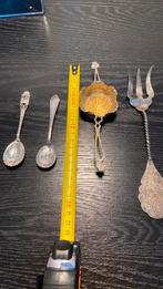 Zilver bestek: vlees/taartvork (Djokja?),theezeef,2 lepels, Antiek en Kunst, Antiek | Goud en Zilver, Ophalen of Verzenden, Zilver