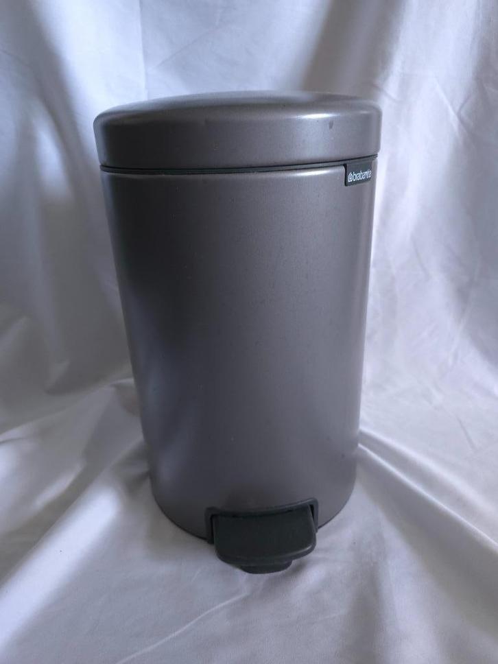 Brabantia Newicon prullenbak pedaalemmer platinum 12 liter, Huis en Inrichting, Woonaccessoires | Prullenbakken, Zo goed als nieuw