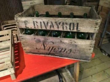 Zeer oude Wijnkisten inclusief flessen , ZEER UNIEK !!!!!!! beschikbaar voor biedingen