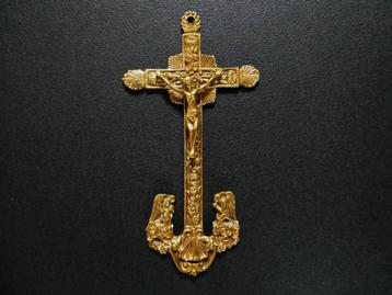 Messing kruis Corpus Jezus / 2 engelen Jacobsschelp floraal beschikbaar voor biedingen