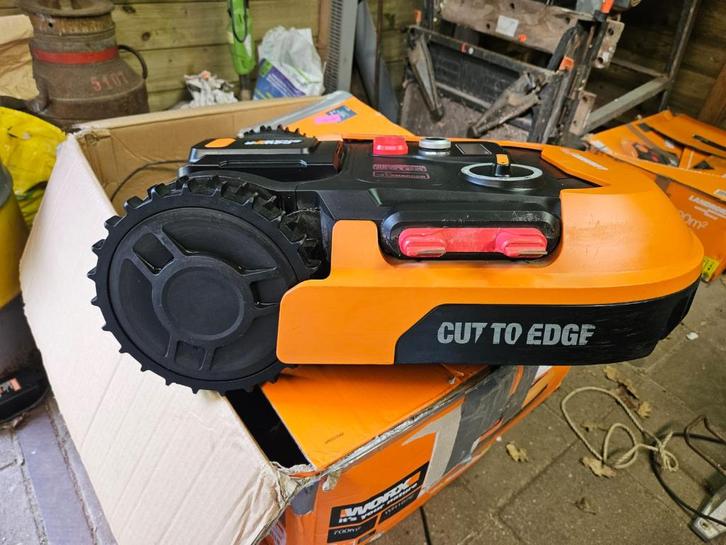 Robotmaaier Worx, Type WR167E, Tuin en Terras, Robotmaaiers, Zo goed als nieuw, 20 tot 25 cm, Met regensensor, Bestuurbaar via app