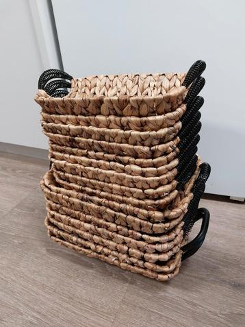 Manden te koop (prijs per stuk) beschikbaar voor biedingen