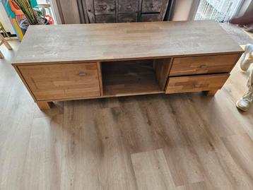 Vol houten TV meubel beschikbaar voor biedingen