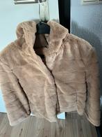 Korte kunstbont mantel Monari, Kleding | Dames, Jassen | Winter, Ophalen of Verzenden, Nieuw, Maat 38/40 (M), Bruin