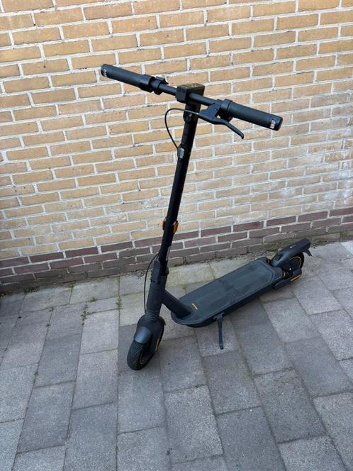 NINEBOT KickScooter MAX G2 E, Fietsen en Brommers, Steps, Zo goed als nieuw, Elektrische step (E-scooter), Ophalen