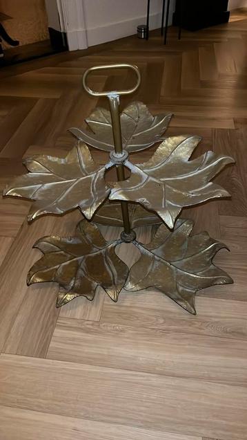 Etagère voor de feestdagen beschikbaar voor biedingen