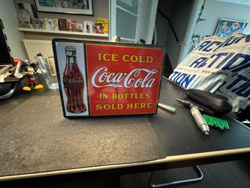 Blikken bord Coca Cola beschikbaar voor biedingen