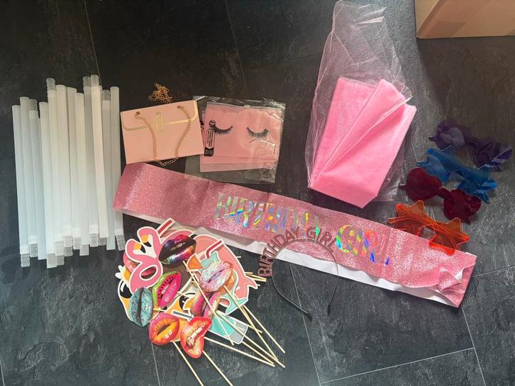 Feest spullen meisjes, Hobby en Vrije tijd, Feestartikelen, Zo goed als nieuw, Versiering, Verjaardag, Ophalen of Verzenden