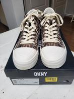 DKNY bruine sneakers maat 40, Bruin, DKNY, Ophalen of Verzenden, Sneakers of Gympen