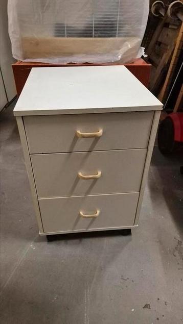 Retro ladenkastje, 3 laden, wit hout, op wieltjes beschikbaar voor biedingen
