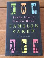 Familiezaken - Josie Lloyd, Boeken, Ophalen of Verzenden, Gelezen, Nederland