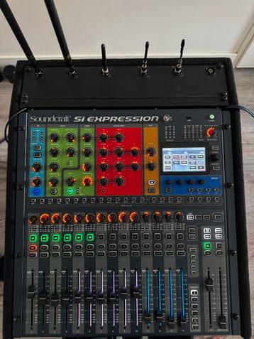 Soundcraft Si Expression 1 + custom made 12HE Flightcase beschikbaar voor biedingen