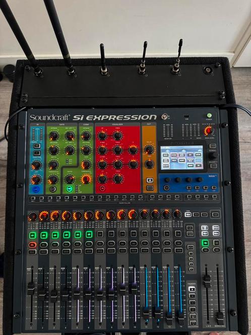 Soundcraft Si Expression 1 + custom made 12HE Flightcase, Muziek en Instrumenten, Mengpanelen, Zo goed als nieuw, 10 tot 20 kanalen
