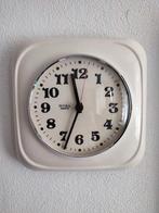 Vintage creme keramiek wandklok klok keukenklok Hora, Ophalen of Verzenden, Gebruikt, Wandklok